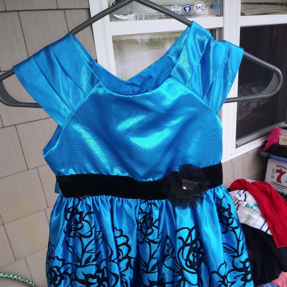 Girls darn dress
